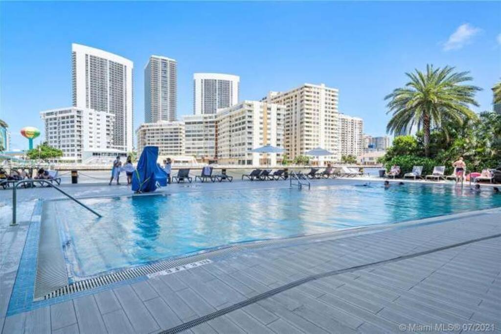 Luxury Condo Steps From Beach Hallandale Beach Extérieur photo