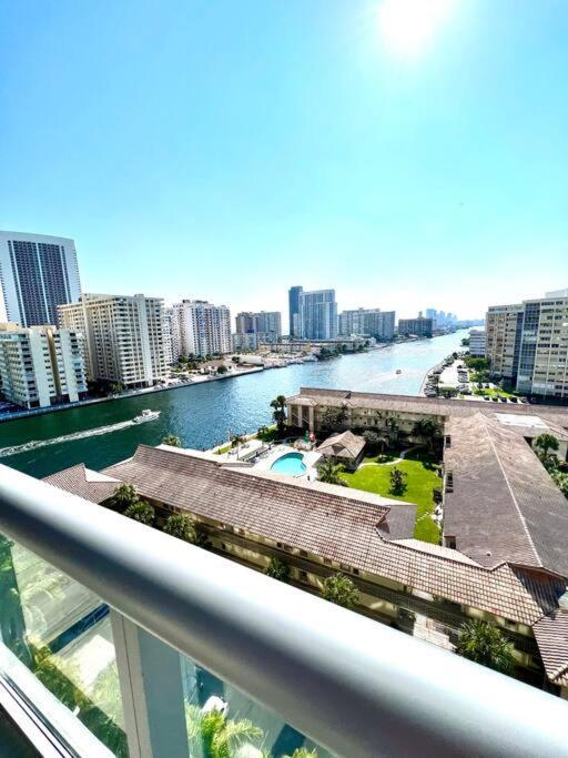 Luxury Condo Steps From Beach Hallandale Beach Extérieur photo